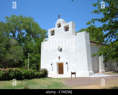 Eglise Saint François de Paula, situé au coin de la rue Saint François et Encino en entraînement Tularosa, Nouveau Mexique. Construit Banque D'Images