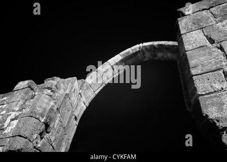 L'image monochrome infrarouge de Croxden Abbaye cistercienne ruines, près de l'usage éditorial Staffordshire Uttoxeter Banque D'Images