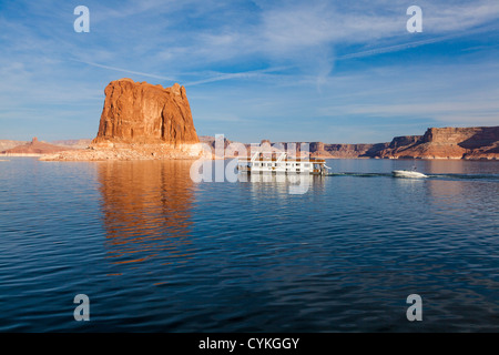 Le lac Powell et la zone de loisirs nationale de Glen Canyon, couvrant plus d'un million d'hectares avec environ 2000 kilomètres de rivage en Arizona et en Utah. Banque D'Images