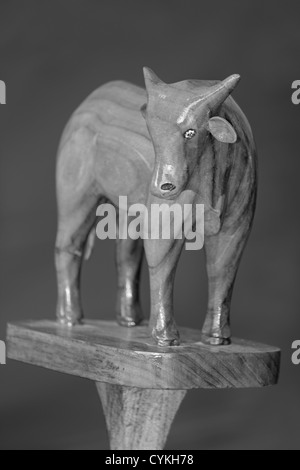 Modèle en bois de Bos gaurus, gaur homme affichée dans un musée, Miao, de l'Arunachal Pradesh, Inde Banque D'Images