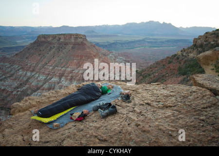 Camping à Gooseberry Mesa plus vierge, de l'Utah. La vue donne sur le parc national de Zion, Utah. Banque D'Images