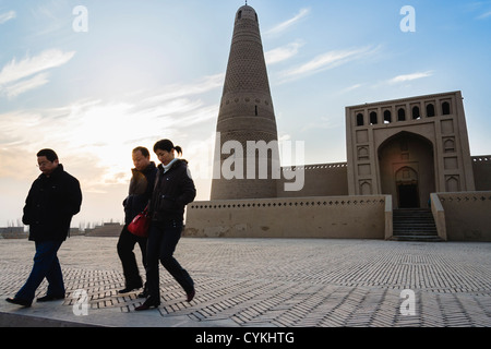 Les touristes chinois visitant le minaret Emin. Turpan, Xinjiang, Chine Banque D'Images