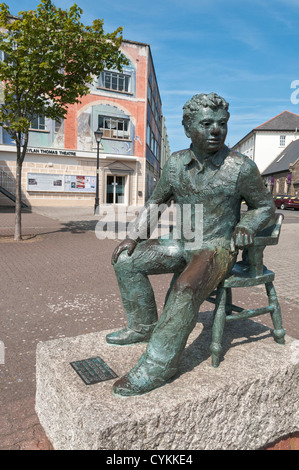Wales, Swansea, quartier maritime, la sculpture de Swansea né poète gallois Dylan Thomas (1914-1953) Banque D'Images