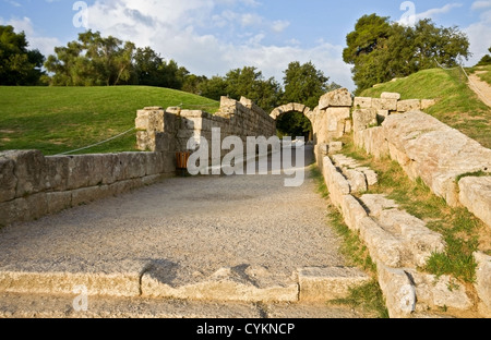 Entrée principale au stade antique d'Olympie en Grèce Banque D'Images