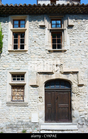 Vieille maison vieille cité médiévale Vaison la Romaine Vaucluse provence france Banque D'Images