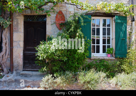 Vieille maison vieille cité médiévale Vaison la Romaine Vaucluse provence france Banque D'Images