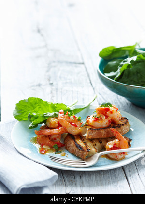 Assiette de crevettes sur toast Banque D'Images