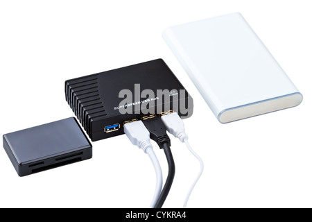 Hub SUPERSPEED USB, disque dur et lecteur de carte isolé sur fond blanc Banque D'Images