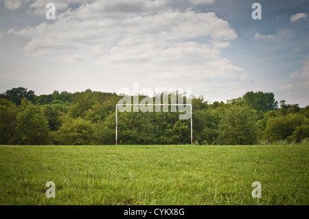 But de football sur terrain herbeux Banque D'Images