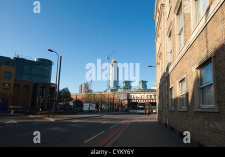 L'architecture de grande hauteur de Tours en construction près de Vauxhall Vauxhall Cross vu de Kennington Lane Banque D'Images