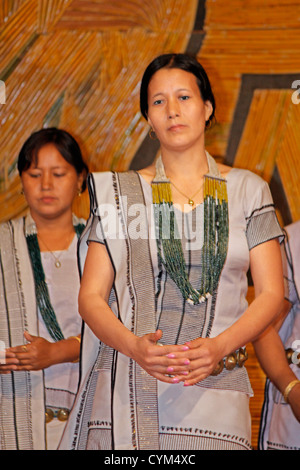 La danse traditionnelle des tribus de l'IDA au cours de Namdapha Eco Festival Culturel, Miao, de l'Arunachal Pradesh, Inde Banque D'Images