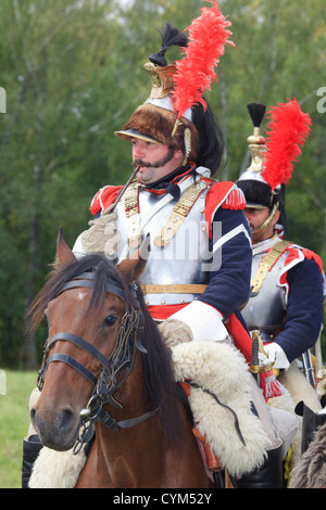 Soldat de cavalerie française (Cuirassier) fumant une pipe à La Moskowa, Russie Banque D'Images