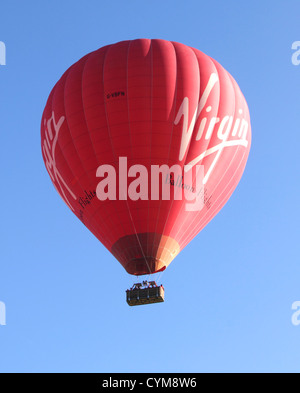 Hot Air Balloon flying over South Oxfordshire Octobre 2011 Banque D'Images