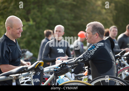 En prenant part à l'Whitlingham 2012 Triathlon - Norwich, Norfolk, UK Banque D'Images