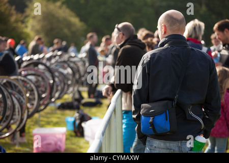 - Prendre part à l'Whitlingham 2012 Triathlon - Norwich, Norfolk, UK Banque D'Images