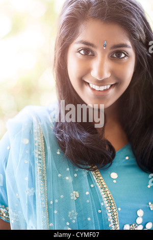 Femme indienne en vêtements traditionnels Banque D'Images