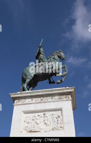 Horse & rider statue en bronze, Felipe IV, Plaza de Oriente, Madrid, Espagne Banque D'Images