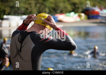 - Prendre part à l'Whitlingham 2012 Triathlon - Norwich, Norfolk, UK Banque D'Images