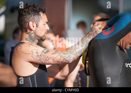 - Prendre part à l'Whitlingham 2012 Triathlon - Norwich, Norfolk, UK Banque D'Images