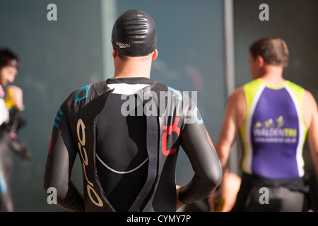 En prenant part à l'Whitlingham 2012 Triathlon - Norwich, Norfolk, UK Banque D'Images