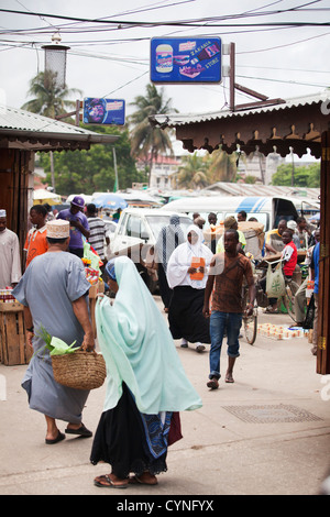 La mayonnaise de style américain publicité marché Darajani, StoneTown, Zanzibar, Tanzanie Banque D'Images