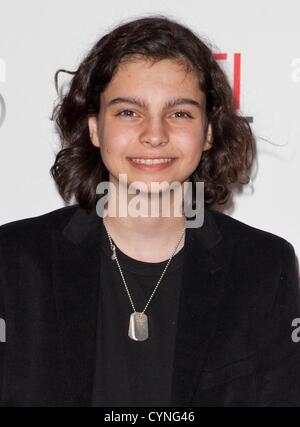 Max Burkholder aux arrivées pour AFI FEST 2012 Première mondiale de gingembre et de Rosa, le Grauman's Chinese Theatre, Los Angeles, CA 7 novembre 2012. Photo par : Emiley Schweich/Everett Collection Banque D'Images