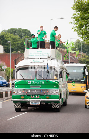 La Lloyds TSB Bus promotionnel - Partie du relais de la flamme olympique qui a fait le tour du Royaume-Uni en 2012 Banque D'Images