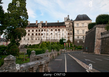 Le Château Royal de Blois, dans la vallée de la Loire, en France, situé dans le centre de la ville et la maison de plusieurs des rois de France Banque D'Images