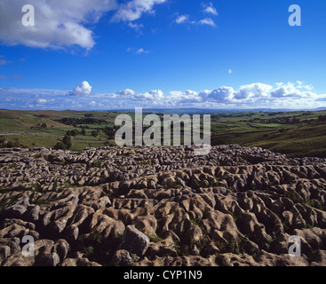 Au-dessus de lapiez malham cove Yorkshire Dales uk Banque D'Images