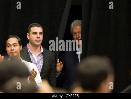 L'ancien Président Bill Clinton parle à un rassemblement de campagne à San Antonio pour le candidat démocrate pour le congrès. Banque D'Images