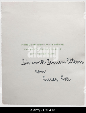 EVA Braun - carte de Noël signée imprimée avec motif de Noël polychrome, l'intérieur avec des imprimés de saison et la note d'encre manuscrite « à vous et à vos parents de votre Eva ».le dos avec des taches.y compris une carte postale de sa sœur aînée Ilse ca.1925/30 avec la signature d'encre « Ilse Braun », une carte postale d'image du Braun Famille 1915 avec salutations de mère Franziska à ses parents.UNE carte postale de la famille Braun 1917 avec salutations de père Fritz (à cette époque inspecteur adjoint de l'hôpital militaire de réserve à Lechfeld)à, droits additionnels-Clearences-non disponible Banque D'Images