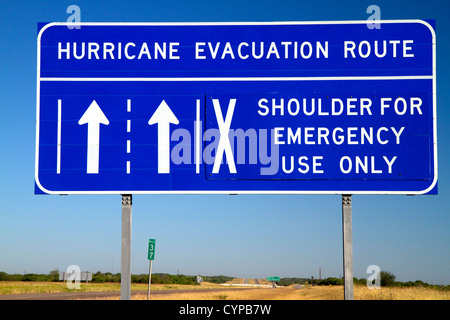 L'ouragan évacuation panneau routier le long de l'Interstate 37 près de Corpus Christi, Texas, États-Unis. Banque D'Images