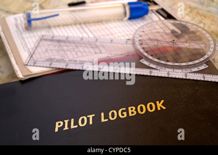 Carnet pilote et d'autres outils de l'aviation Banque D'Images