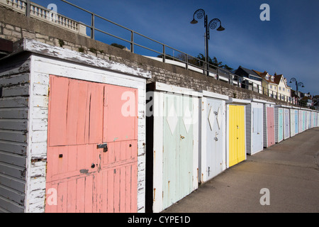 Lyme Regis cabines colorées ville côtière dans la région de West Dorset england uk go Banque D'Images