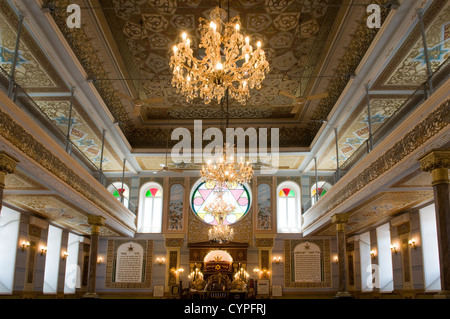 Intérieur de la Grande Synagogue construite de 1895 à 1903 dans un style éclectique par Georgian juifs d'Akhaltsikhe qui ont migré à Tbilissi à la fin du 19e siècle, en la synagogue est aussi appelé "synagogue des gens de Akhaltsikhe" en République de Géorgie Tbilissi Banque D'Images