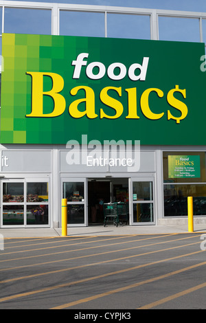 Food Basics signe sur leur nouveau Supermarché à Kanata, Canada un rabais supermarché à prix Budget Banque D'Images