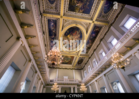 L'intérieur / inside the Banqueting House, Whitehall, avec plafond peint par le peintre Peter Paul Rubens. London UK. Banque D'Images