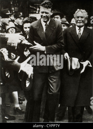 Charles Lindbergh à son arrivée à Paris, en France, après le premier vol transatlantique, le 21 mai, 1927 Banque D'Images