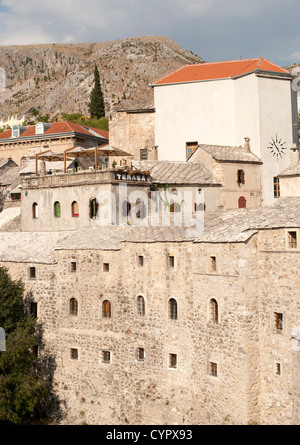 Les bâtiments de la vieille ville de Mostar en Bosnie-Herzégovine. Banque D'Images