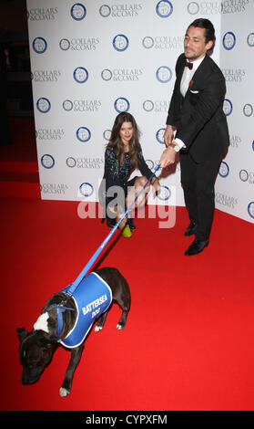 SARAH ANN MACKLIN & DAVID GANDY ET MANTEAUX COLLIERS BAL DE GALA LONDON ENGLAND UK 08 Novembre 2012 Banque D'Images