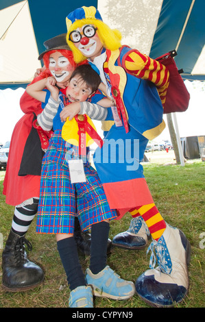 Des clowns à l'assemblée une grande parade de cirque, Milwaukee, Wisconsin. Banque D'Images