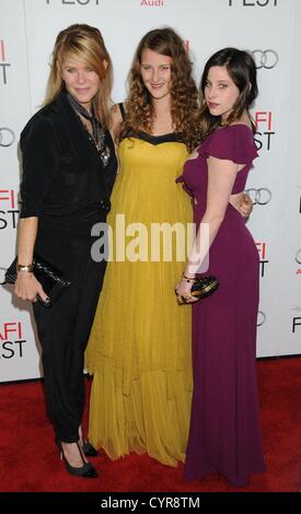 8 novembre 2012 - Los Angeles, Californie, USA - 07 novembre 2012 - Los Angeles, Californie, USA - actrice Kate Capshaw, filles DESTRY ALLYN SPIELBERG, SASHA SPILEBERG à l'AFI Fest 'Gala' Lincoln Los Angeles Premiere tenue au Grauman's Chinese Theatre. (Crédit Image : © Paul Fenton/ZUMAPRESS.com) Banque D'Images