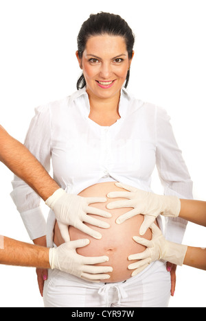 Quatre mains examiner ventre femme enceinte isolé sur fond blanc Banque D'Images