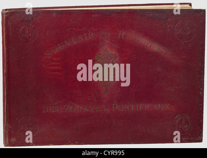 Zouaves Pontificales,Lionel Royer(1852 - 1926)peinture,huile sur toile et brancard. Représentation d'un Zouave de papal en uniforme,en arrière-plan un paysage avec moulin à vent. Signé en bas à droite, Lionel Royer. Le coin inférieur droit réparé à l'arrière. Craquelure(un trou), signes d'âge. 81.5 x 54.5 cm. Lionel Royer a participé à la bataille de Loigny. Ses talents de dessin ont été découverts par son général de Charette, qui a aidé Royer à obtenir une bourse pour assister à l'Ecole des Beaux-Arts. Historique,historique,XIXe siècle,objet,objets,alambics,écrêtage,c,droits additionnels-Clearences-non disponible Banque D'Images