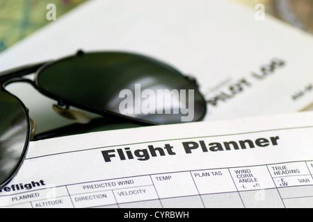 Détail d'une paire de lunettes de soleil aviateur sur un vol planner Banque D'Images