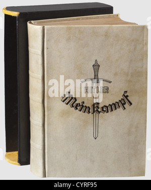 Heinrich Himmler,Mein Kampf - de sa bibliothèque personnelle Deluxe Edition de 1939,deux volumes en un, Zentralverlag der NSDAP,Frz. Eher Nachf,GmbH,München. Couverture parchemin avec titre calligraphique peint à la main montrant une épée médiévale entre « Hitler » en caractères latins noirs ci-dessus et « Mein Kampf » en caractères gothiques rouge-noir ci-dessous, endpapers faits à la main, la feuille de flyleaf avec la bibliothèque de Heinrich Himmler représentant un crâne « memento mori » et une tête mâle attachée aux fils de destin tenu par L'antique Norse norns, sur le côté droit en écriture verticale 'HIMMLER',,droits additionnels-Clearences-non disponible Banque D'Images