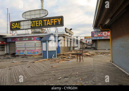 Le boardwalk et de manèges détruits par l'Ouragan Sandy, le 6 novembre 2012 à Seaside Heights (New Jersey). Banque D'Images