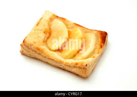 Tartelette feuilletée Apple sur un fond blanc Banque D'Images