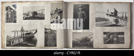 Un album photo pour le pilote italien Rino Fongez, première Guerre mondiale 205 photos dans divers formats. La liaison est séparée. La première partie de l'album (70 photos) montre Rino Fongez comme officier dans un bataillon de bicyclettes Bersaglieri en 1915/16 à Viscone, Villamosa del Friuli, Pinzano, Medea, Viscone, Vicenza et Brescia. La deuxième partie concerne sa formation de pilote et sa carrière ultérieure pendant la première Guerre mondiale: Formation à Campoformido, alors qu'il est en poste à San Pietro à Gu, et à Poianella, trophées d'avions allemands et autrichiens abattus, droits supplémentaires-Clearences-non disponible Banque D'Images