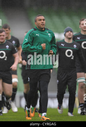 15.06.2010 Dublin, Irlande. Au cours de l'Irlande Simon Designer Drugs squad Captain's exécuter avant de la série 2012 Guinness International match entre l'Irlande et l'Afrique du Sud, à l'Aviva Stadium. Banque D'Images